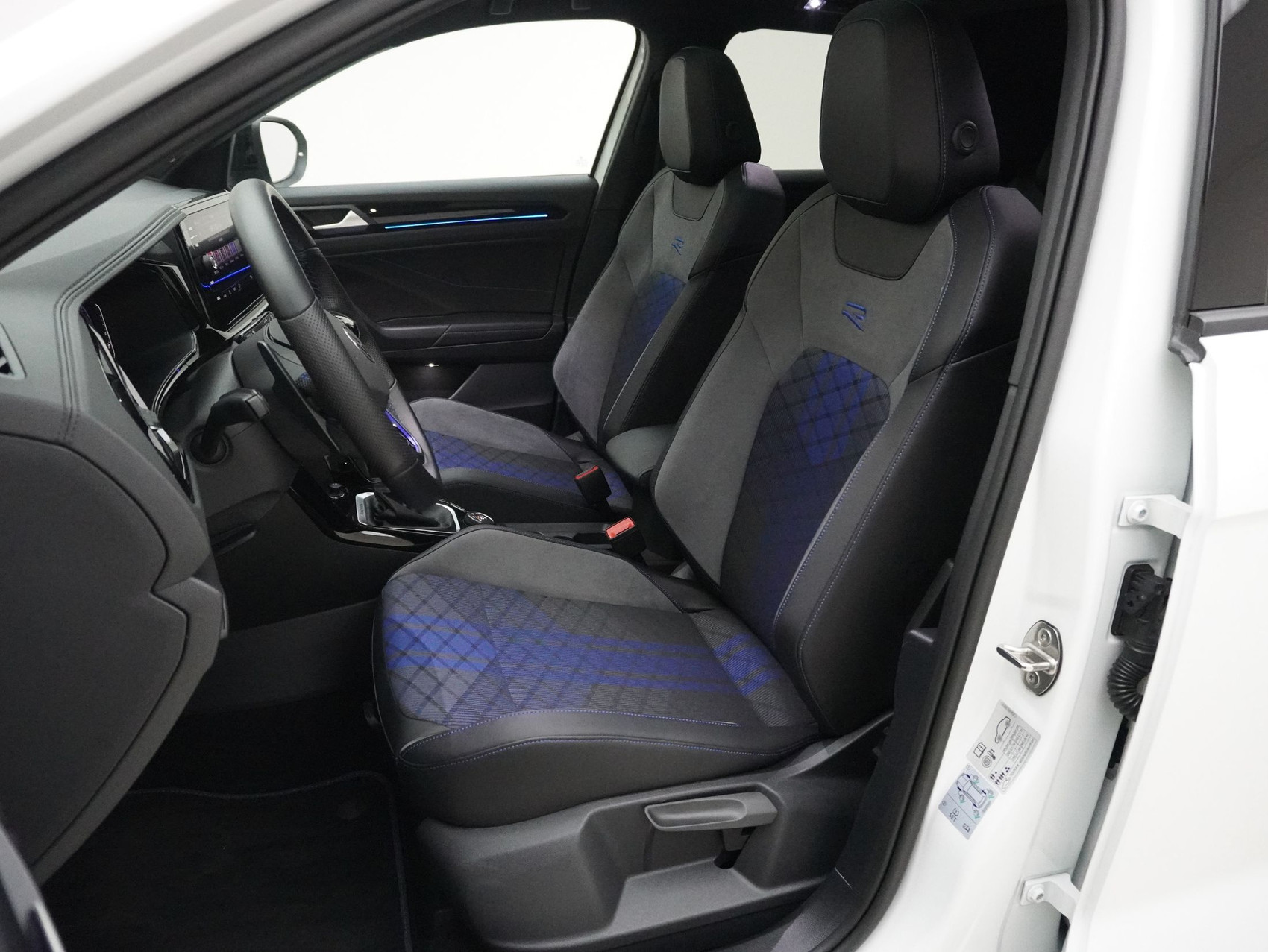 VW T-Roc 2.0 TSI DSG R Black Style 4Motion **Anhängerkupplung und Panoramaglasdach**