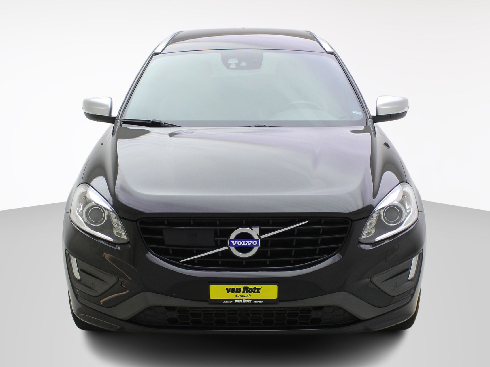 VOLVO XC60 2.4 D4 Momentum R-Design AWD