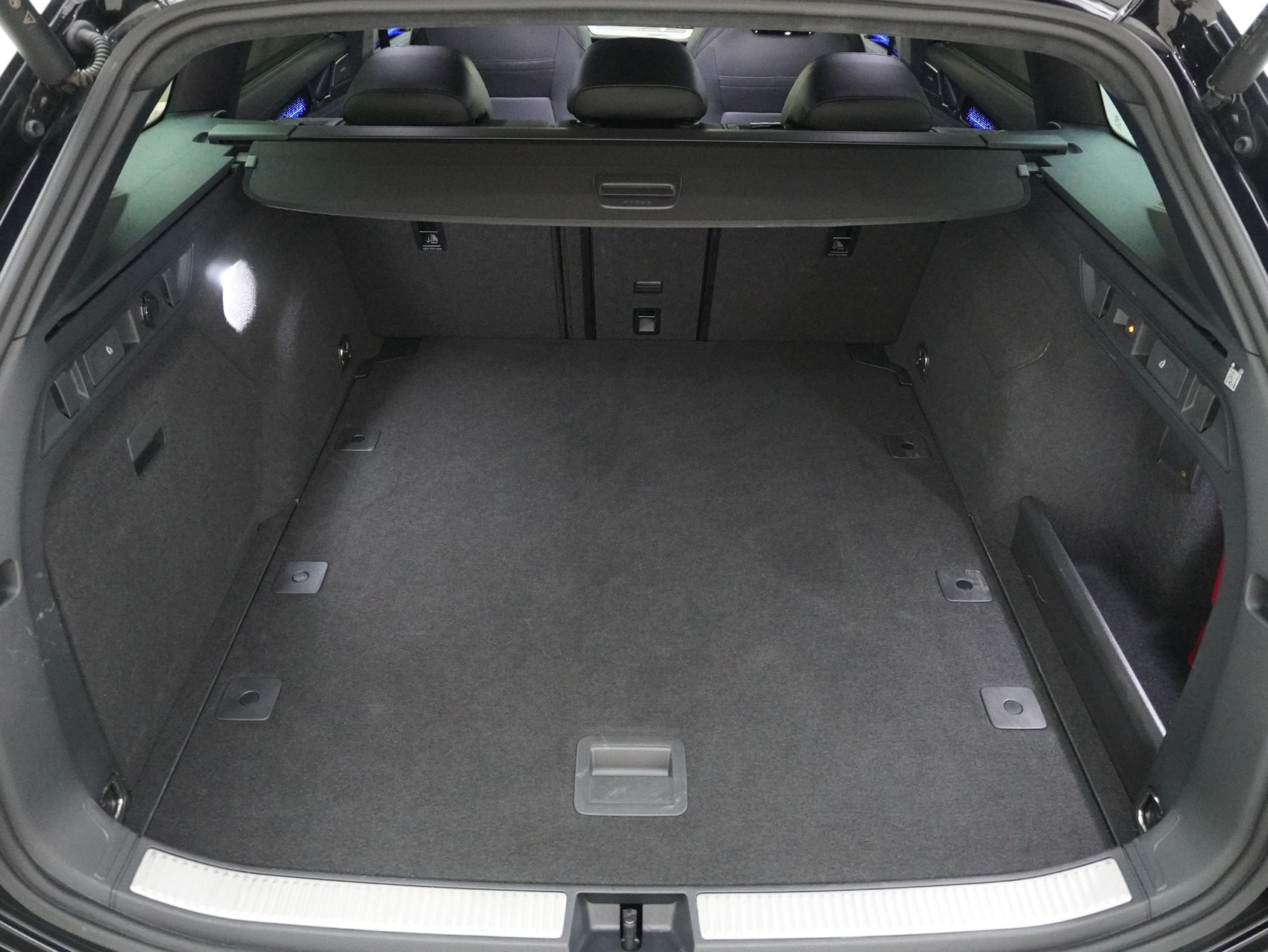 VW Passat Variant 2.0 TDI DSG R-Line 4Motion **R-Line Signature**