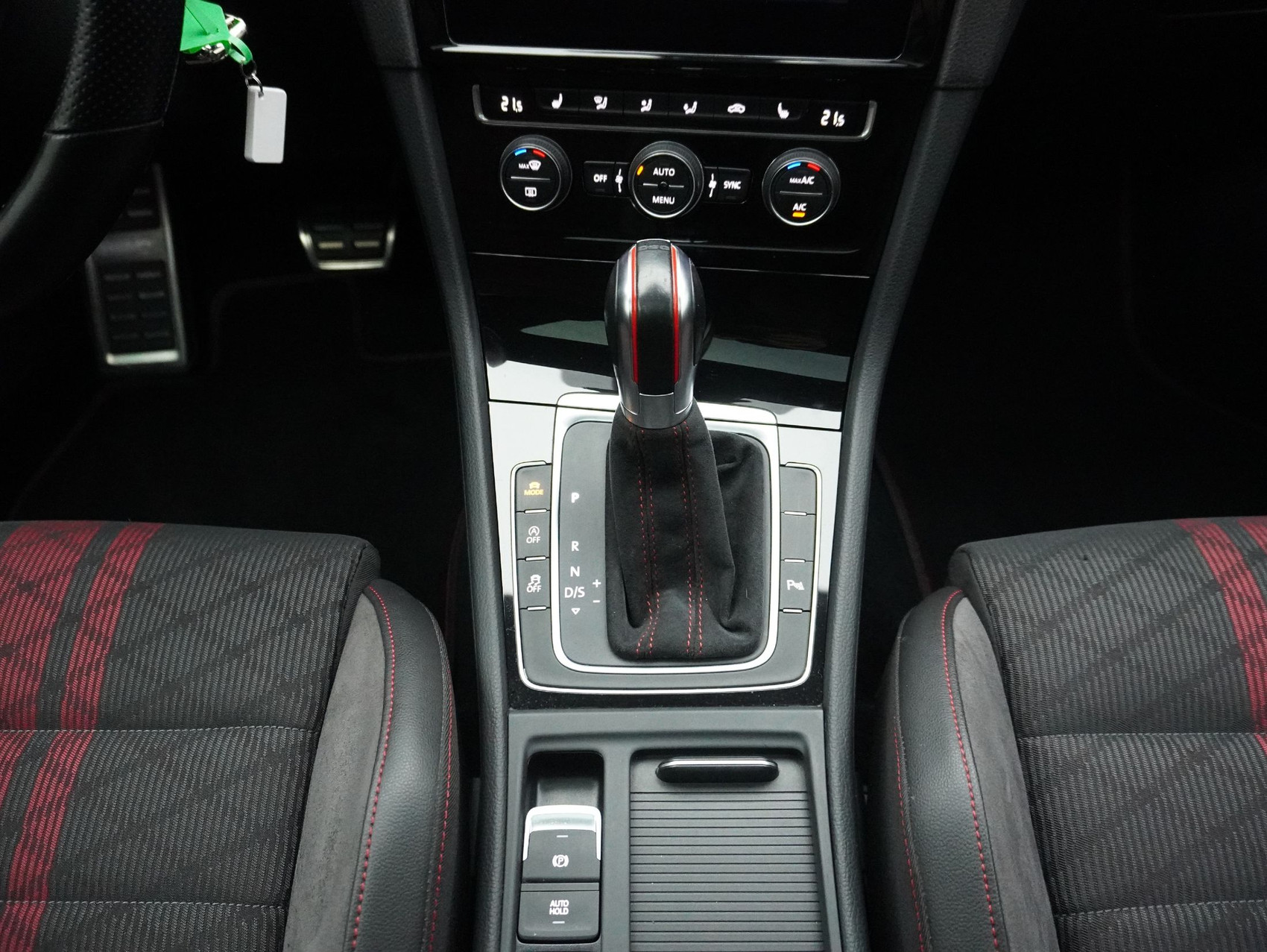 VW Golf VII 2.0 TSI DSG GTI TCR