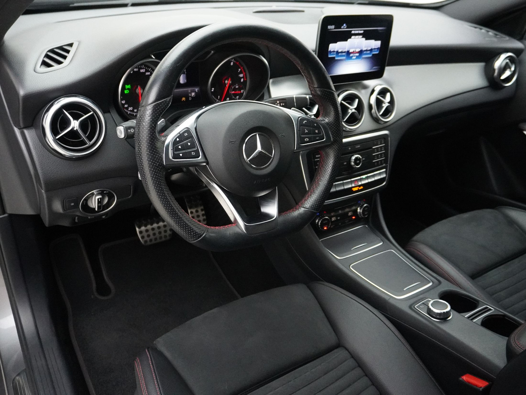 MERCEDES-BENZ GLA-Klasse GLA 220 AMG Line 4matic