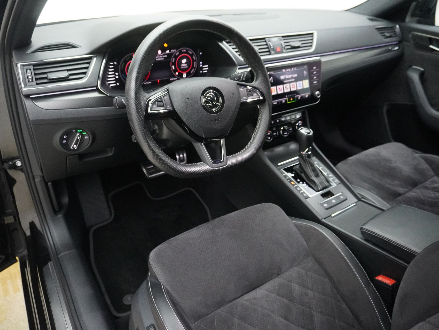 SKODA Superb Combi 1.4 TSI DSG PHEV Sport Line
