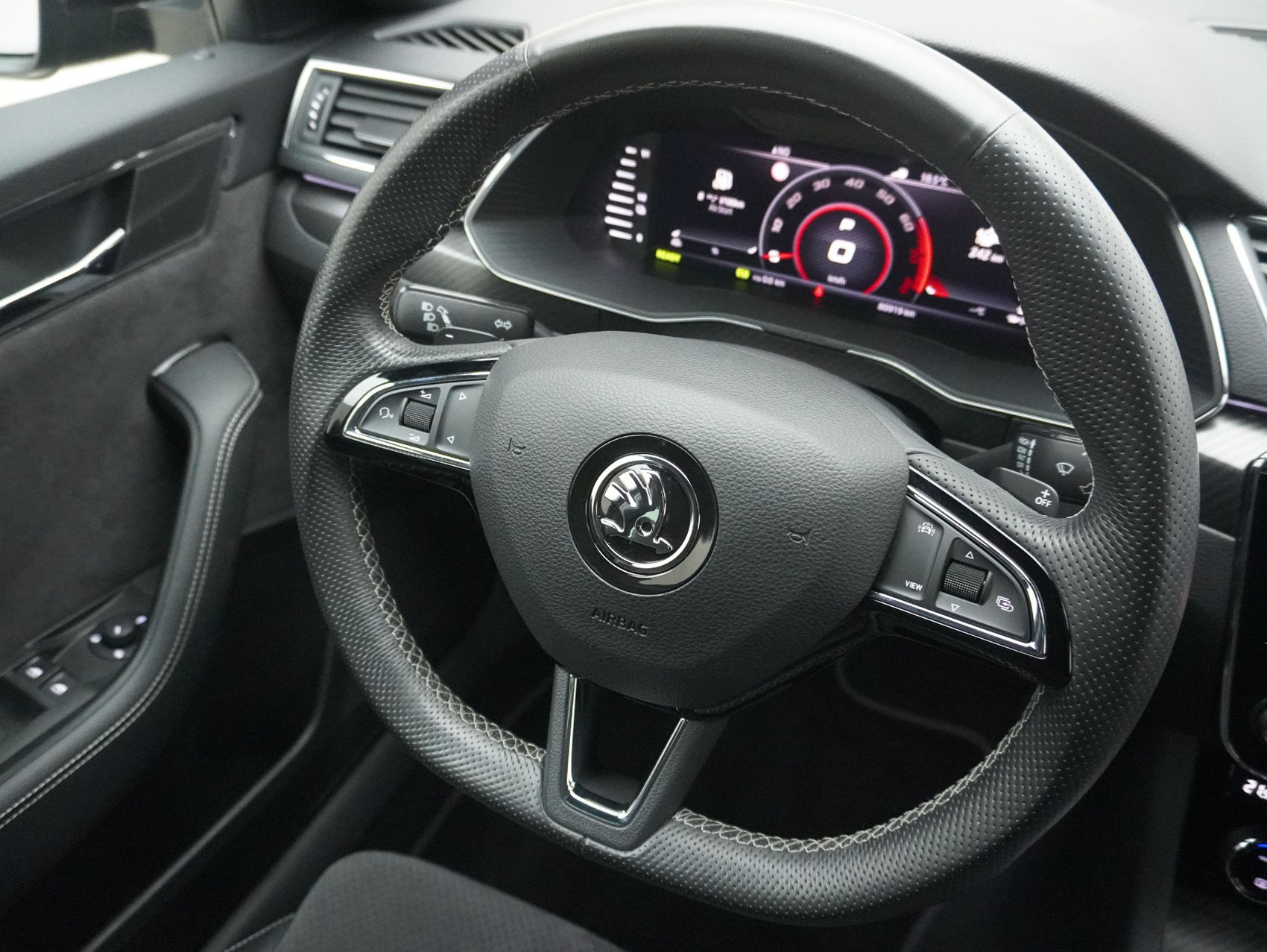SKODA Superb Combi 1.4 TSI DSG PHEV Sport Line