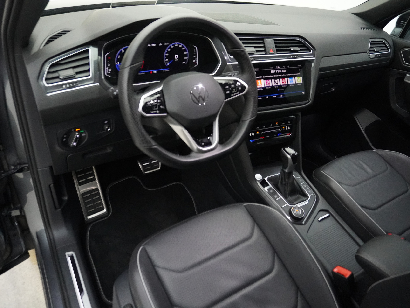 VW Tiguan Allspace 2.0 TSI DSG R-Line Black Style 4Motion **Leder/Sitzbelüftung/Anhängerkupplung/Standheizung**