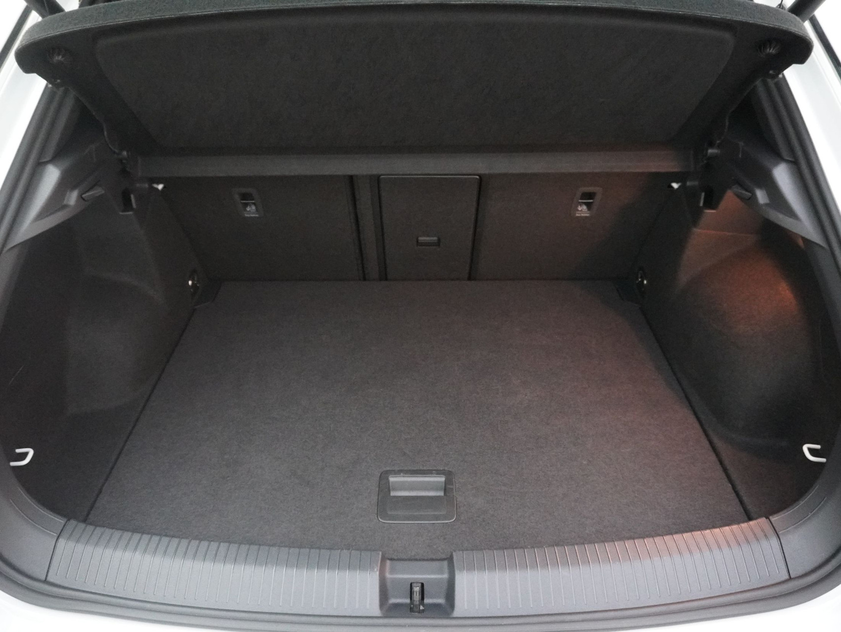 VW T-Roc 2.0 TSI DSG R Black Style 4Motion **Anhängerkupplung und Panoramaglasdach**