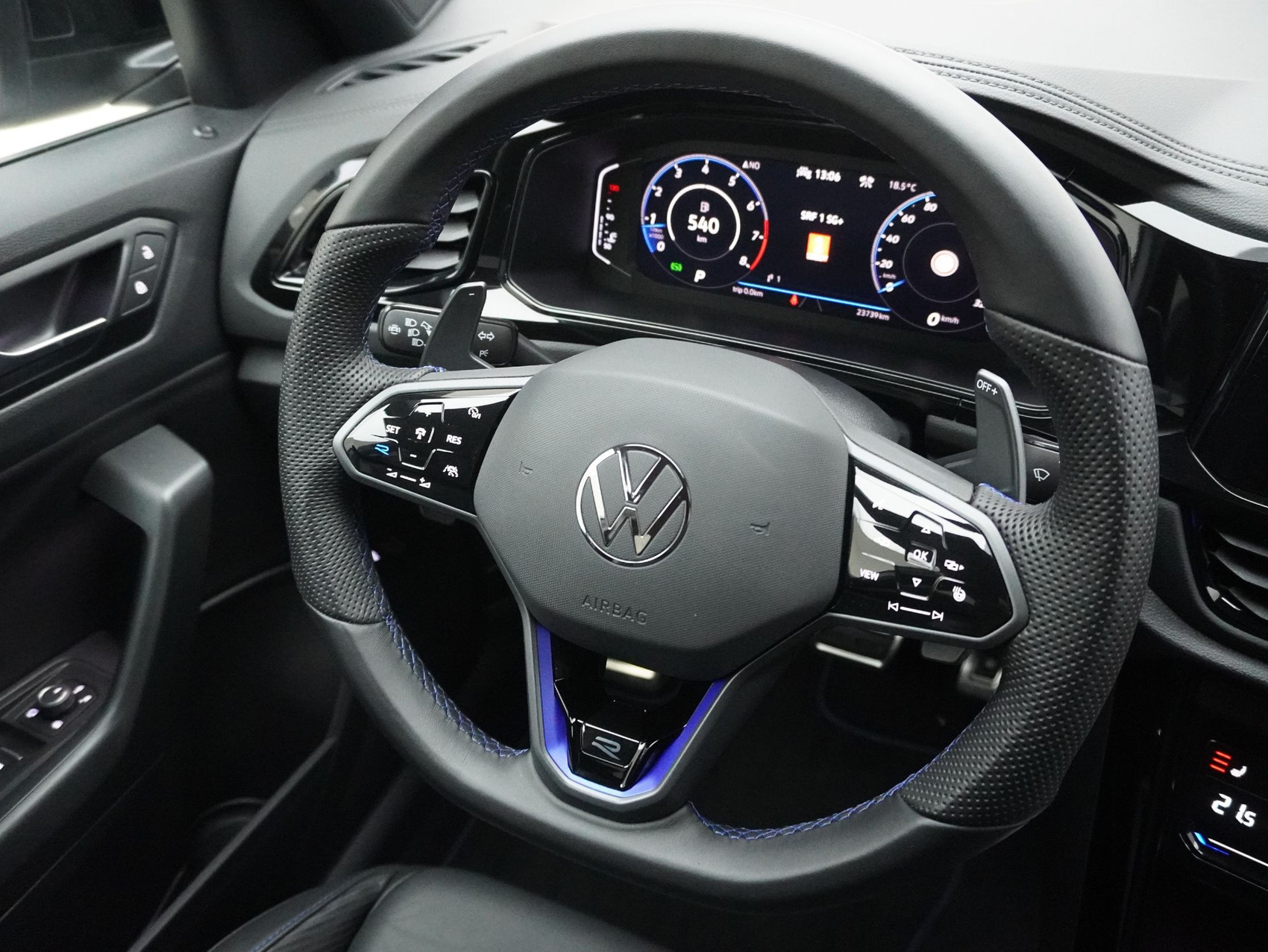 VW T-Roc 2.0 TSI DSG R Black Style 4Motion **Akrapovic/Leder/AHK**
