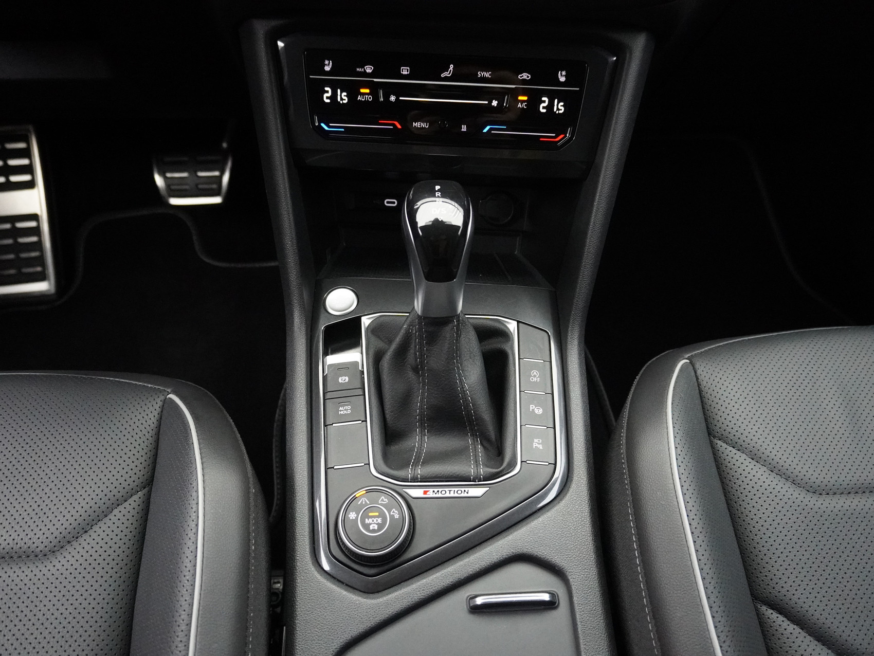 VW Tiguan Allspace 2.0 TSI DSG R-Line Black Style 4Motion **Leder/Sitzbelüftung/Anhängerkupplung/Standheizung**