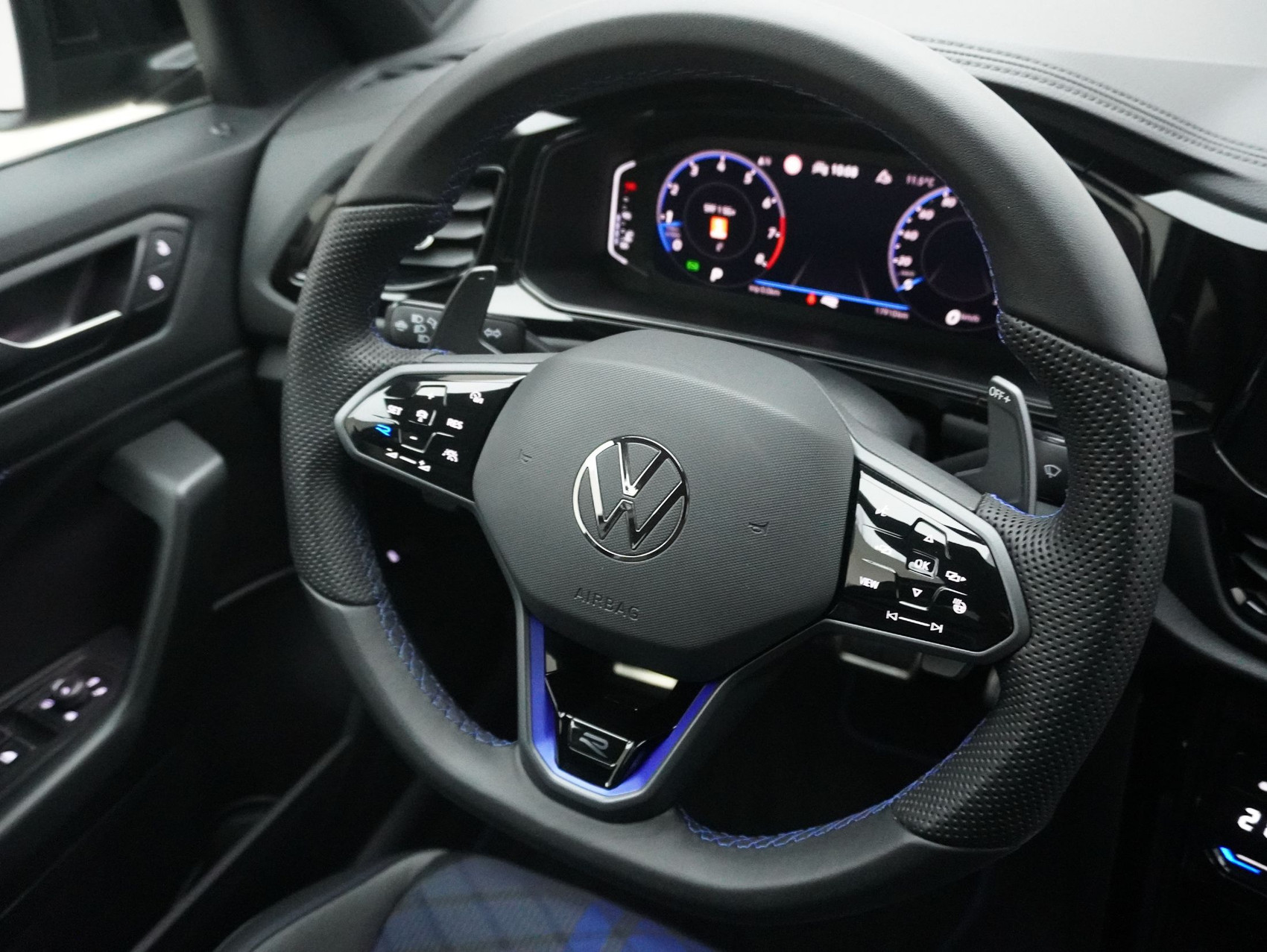 VW T-Roc 2.0 TSI DSG R Black Style 4Motion **Panoramaglasdach**