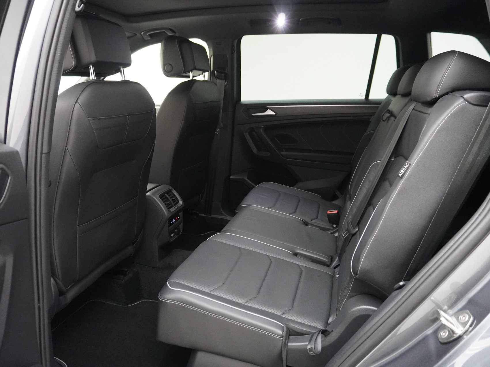 VW Tiguan Allspace 2.0 TSI DSG R-Line Black Style 4Motion **Leder/Sitzbelüftung/Anhängerkupplung/Standheizung**