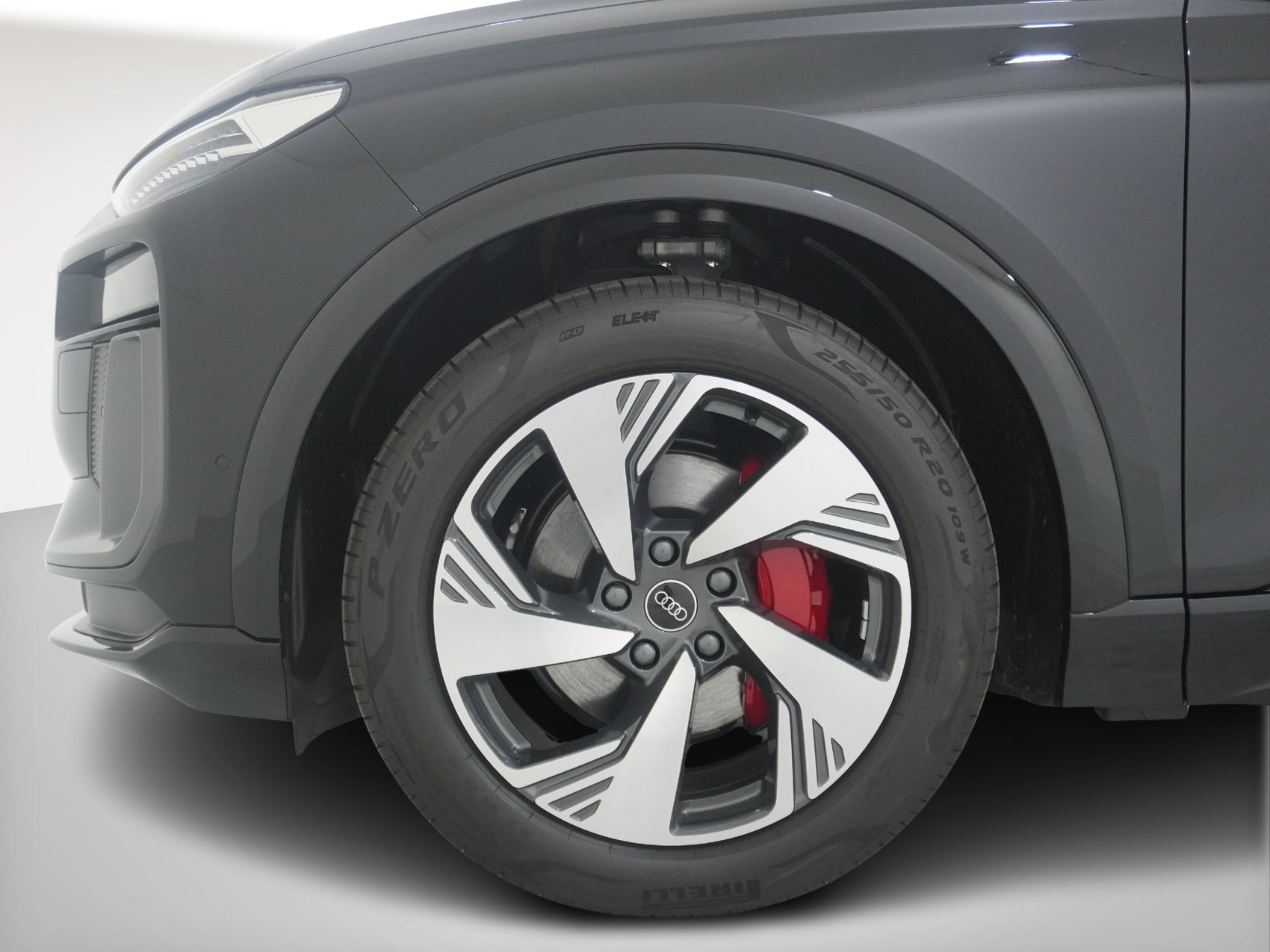 AUDI Q6 e-tron quattro S line