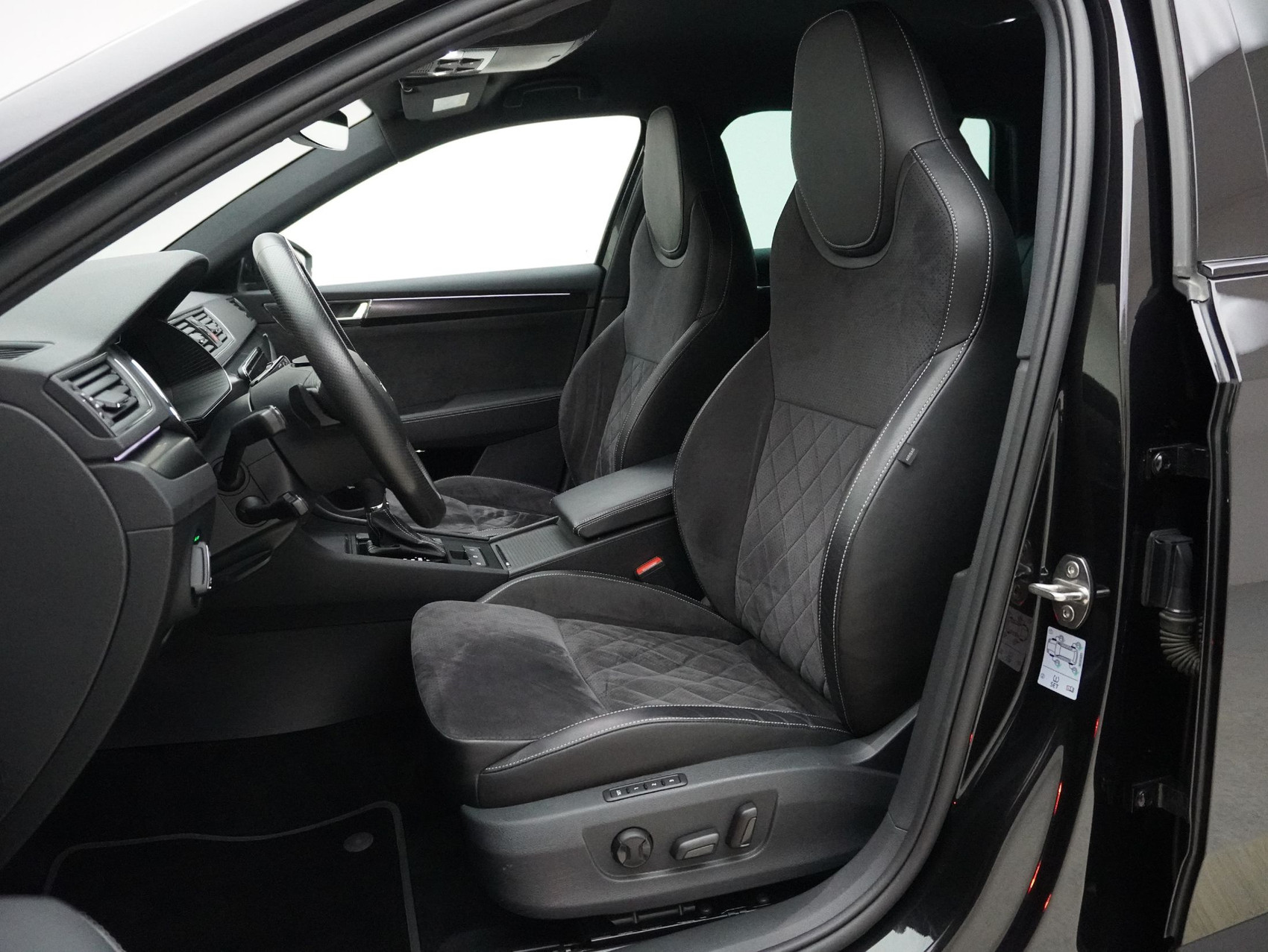 SKODA Superb Combi 1.4 TSI DSG PHEV Sport Line