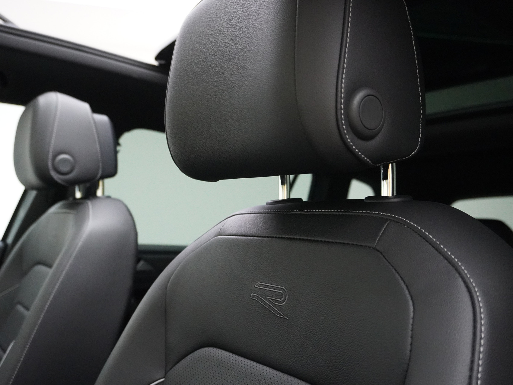 VW Tiguan Allspace 2.0 TSI DSG R-Line Black Style 4Motion **Leder/Sitzbelüftung/Anhängerkupplung/Standheizung**