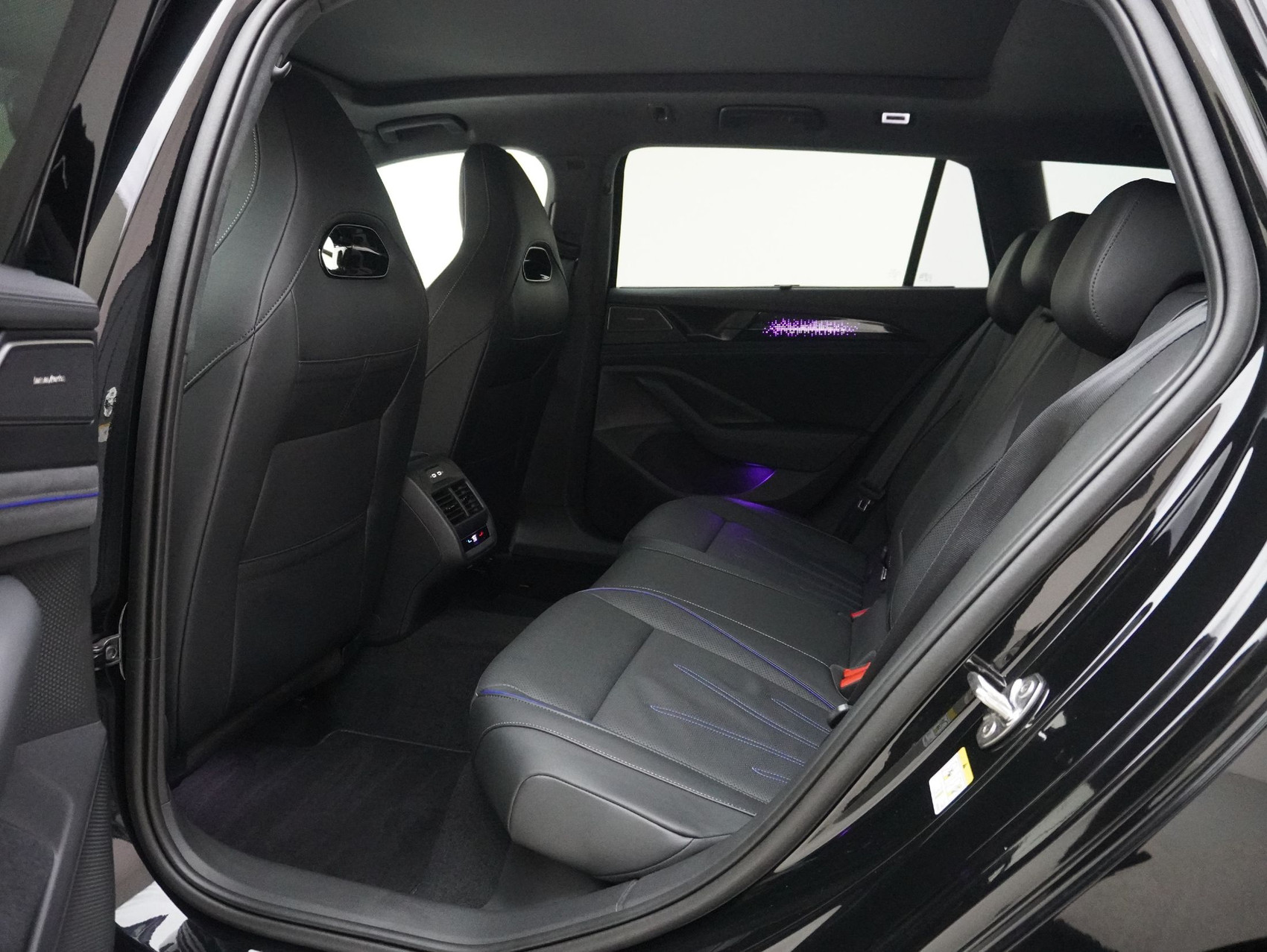 VW Passat Variant 2.0 TSI DSG R-Line 4Motion **R-Line Signature**