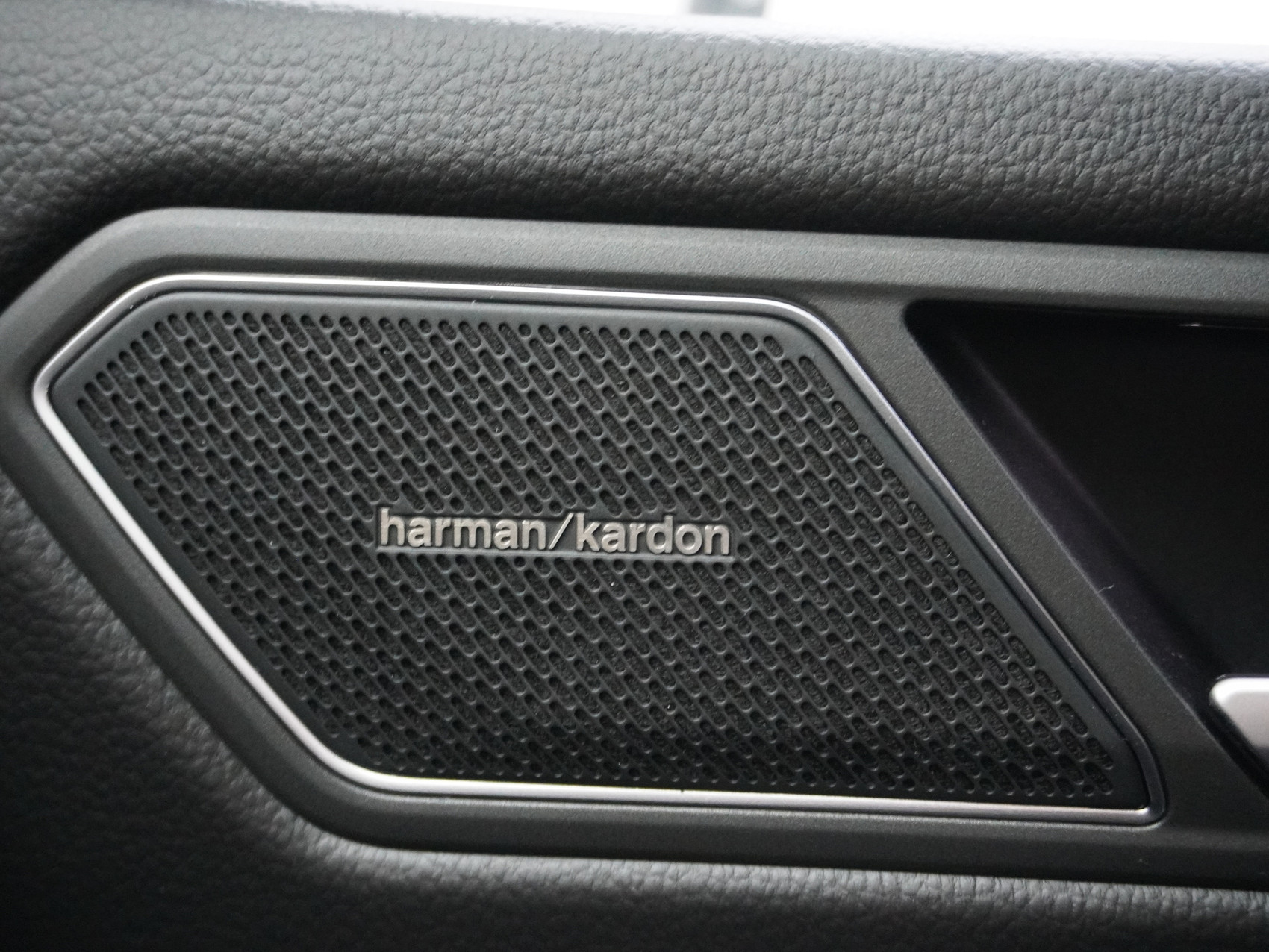 VW Tiguan Allspace 2.0 TSI DSG R-Line Black Style 4Motion **Leder/Sitzbelüftung/Anhängerkupplung/Standheizung**