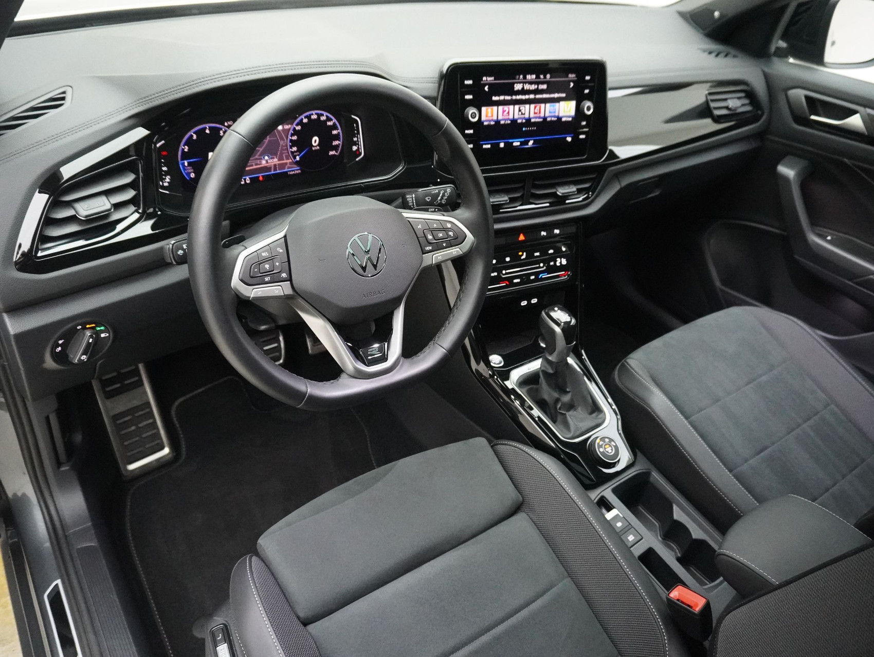 VW T-Roc 2.0 TSI DSG R-Line Black Style 4Motion **Anhängerkupplung und Panoramaglasdach**