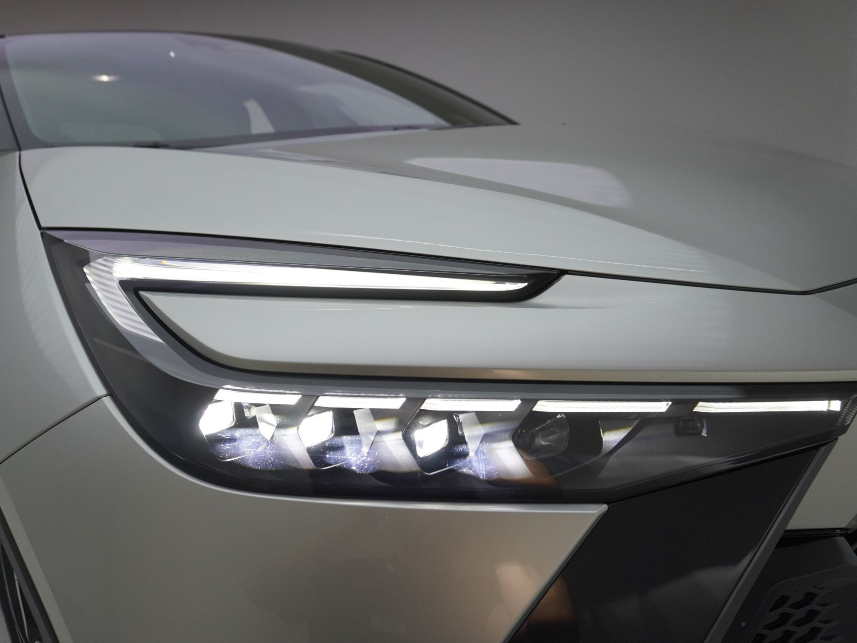 TOYOTA C-HR 2.0 HEV GR Sport Premiere 4×4 ** 20″ Alu **