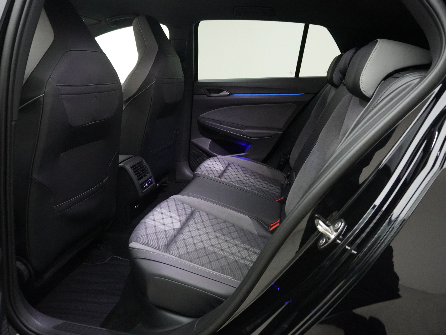 VW Golf 8 2.0 TSI DSG R-Line Black Style 4Motion