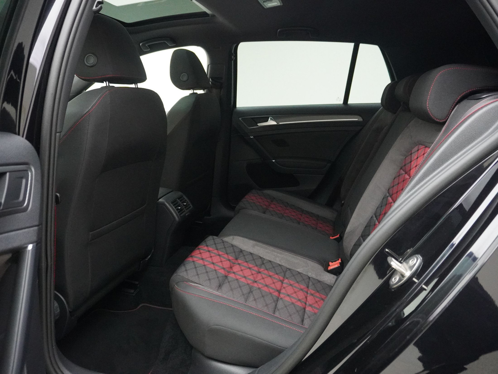 VW Golf VII 2.0 TSI DSG GTI TCR
