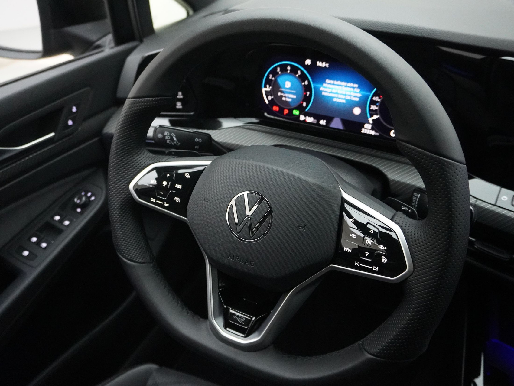 VW Golf 8 2.0 TSI DSG R-Line Black Style 4Motion