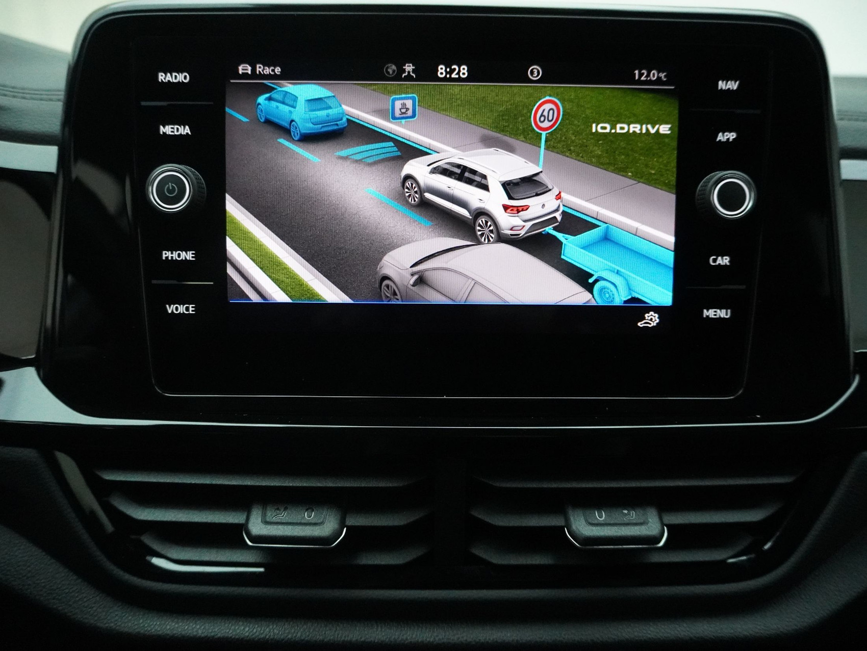VW T-Roc 2.0 TSI DSG R Black Style 4Motion **Anhängerkupplung und Panoramaglasdach**