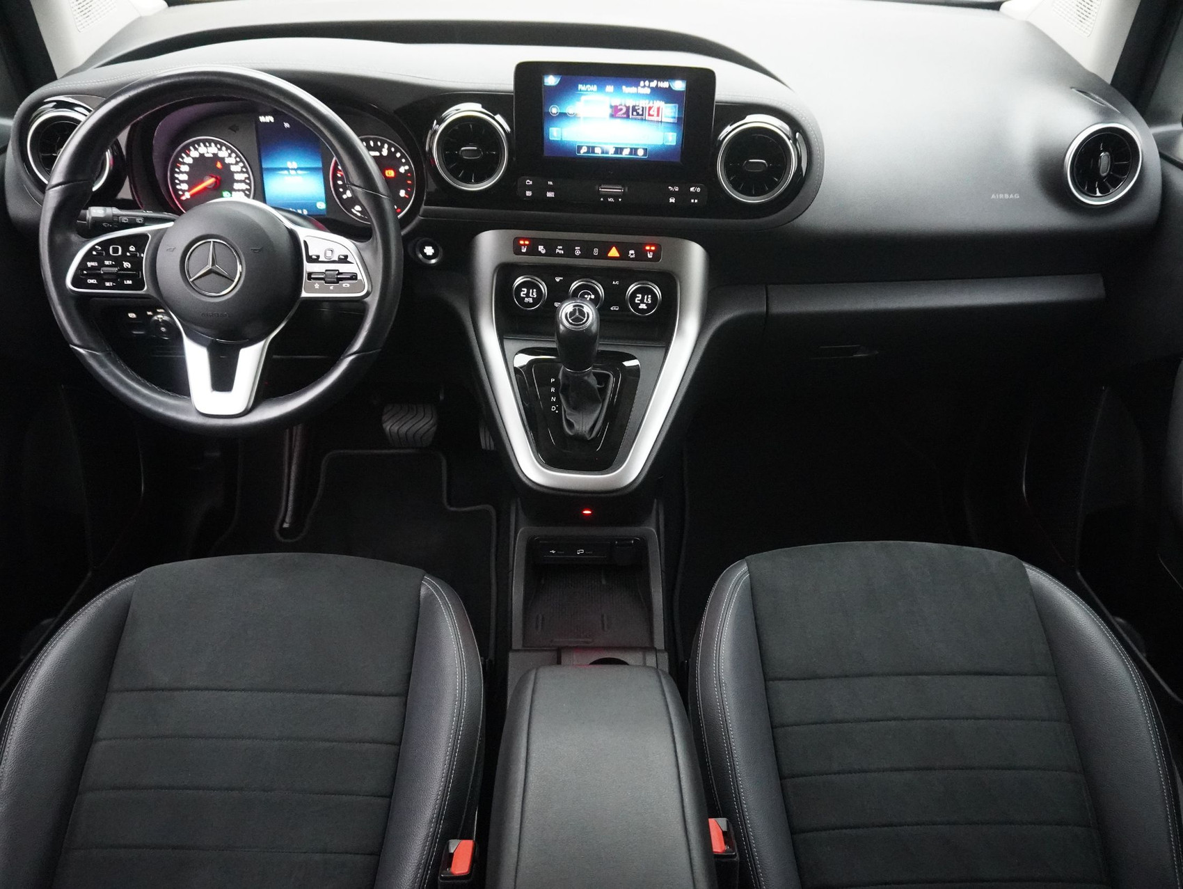 MERCEDES-BENZ T 180 d Style