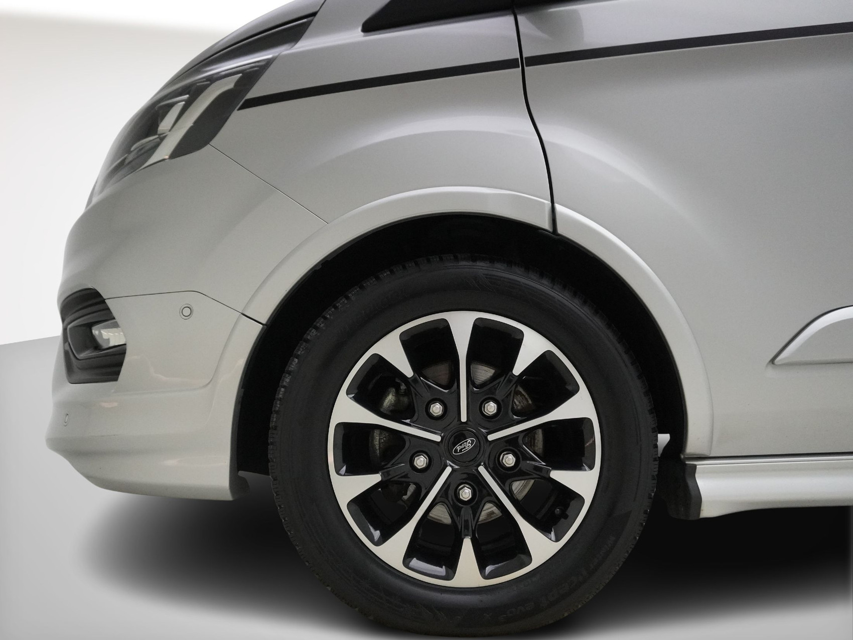 FORD Tourneo Custom Bus 320 L1 2.0 TDCi Sport