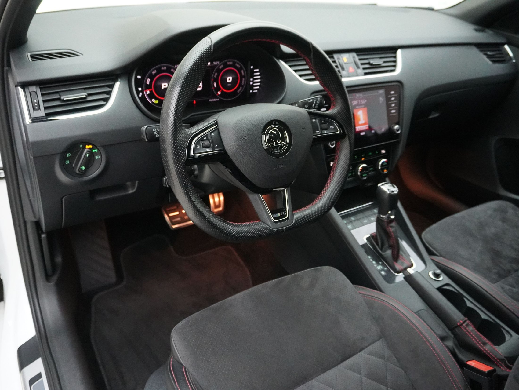 SKODA Octavia Combi 2.0 TSI DSG RS