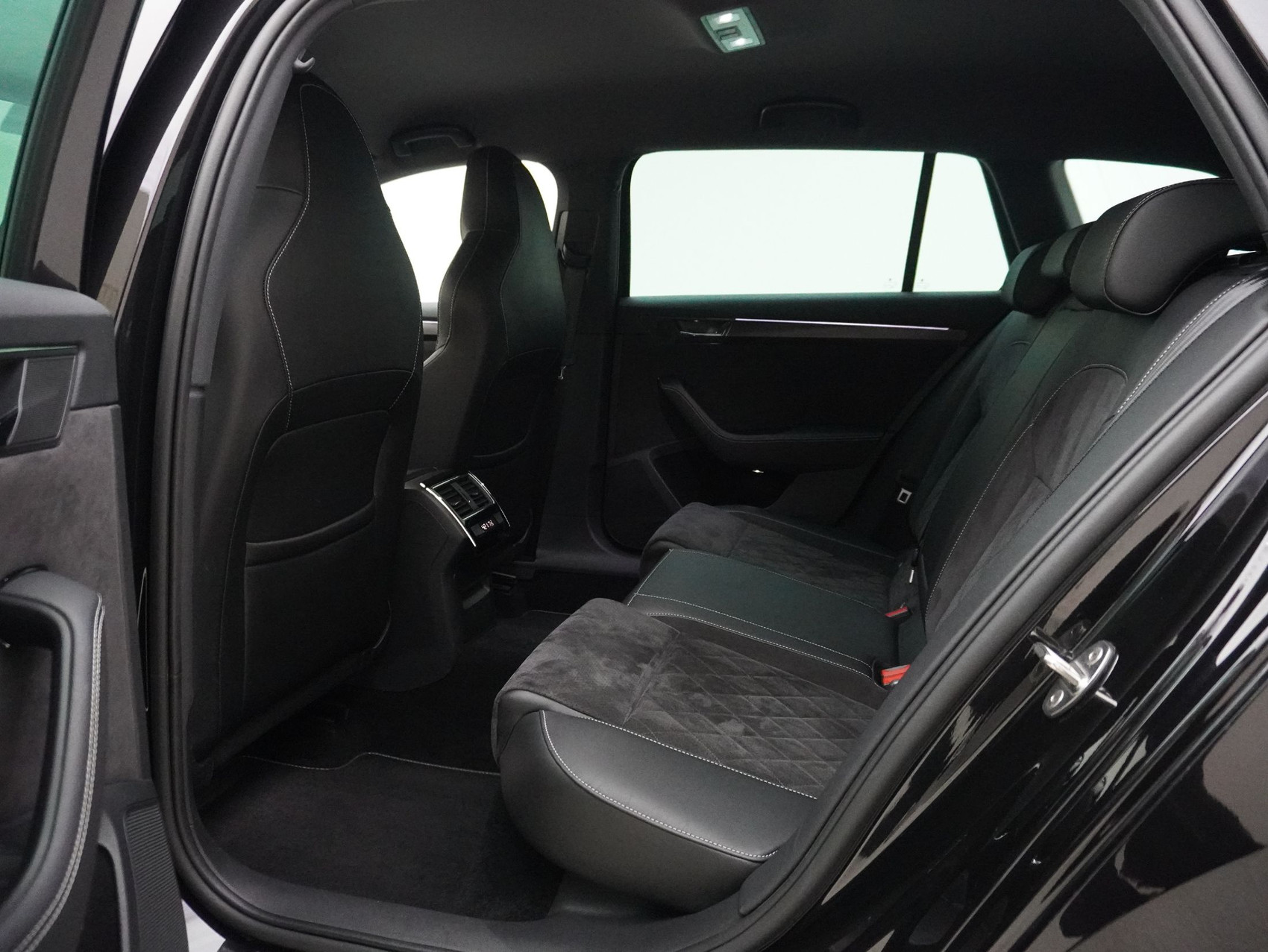 SKODA Superb Combi 1.4 TSI DSG PHEV Sport Line