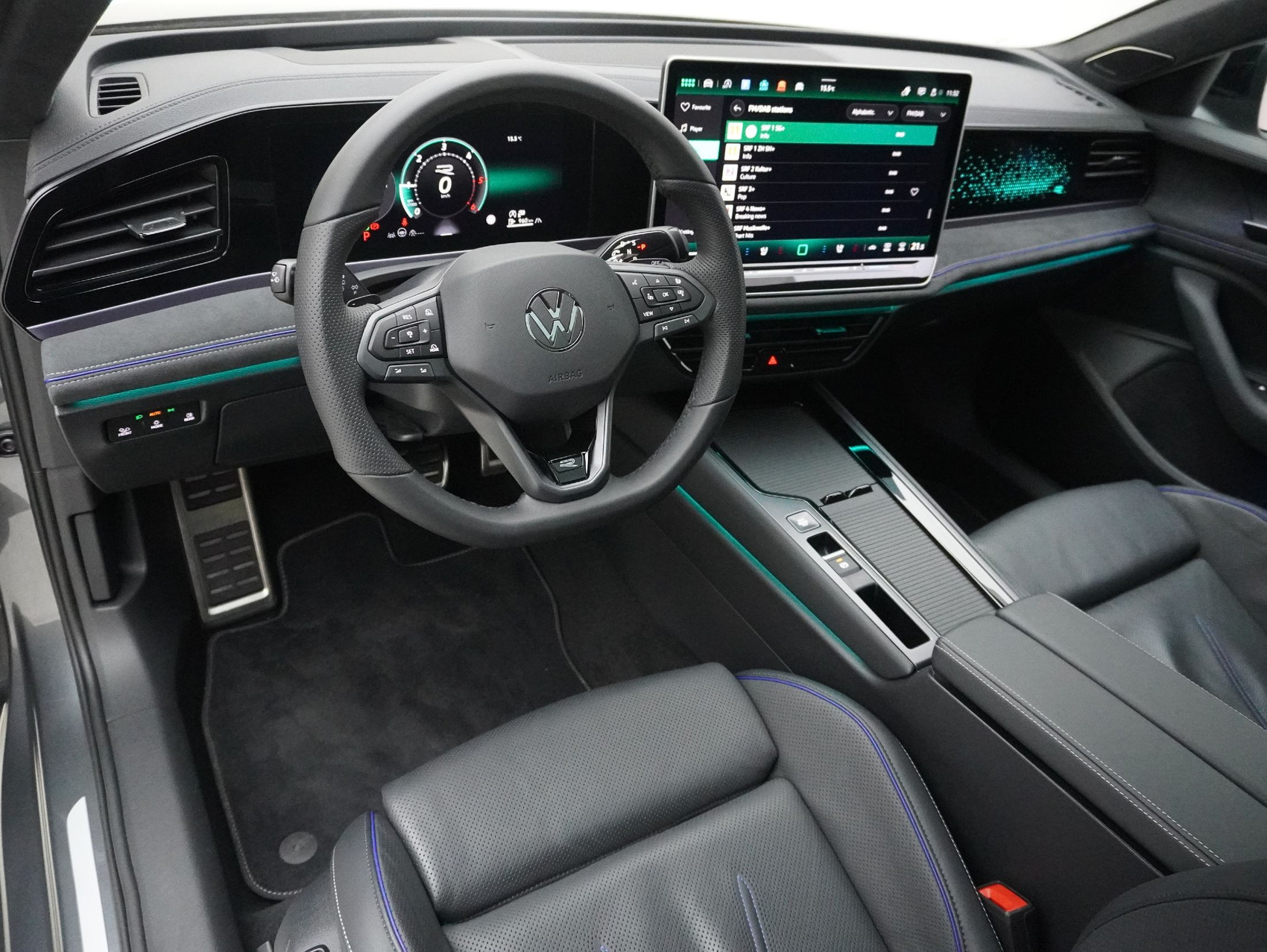 VW Passat Variant 2.0 TSI DSG R-Line 4Motion **R-Line Signature**