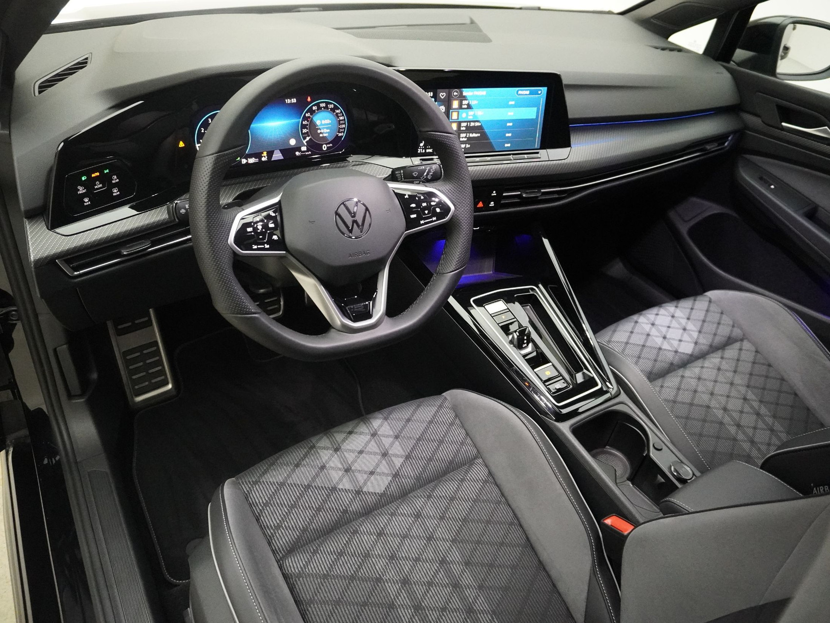 VW Golf 8 2.0 TSI DSG R-Line Black Style 4Motion
